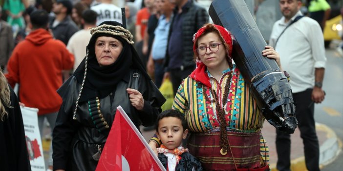 Aydınlı kadınlar Cumhuriyet'in 100. yılı için yürüdü