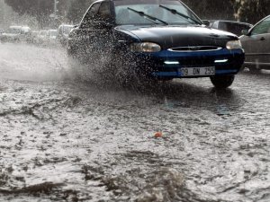 Aydın’a Sağanak Yağış Ve Lokal Dolu Uyarısı