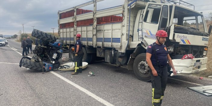 Kamyonla çarpışan traktörün sürücüsü yaralandı