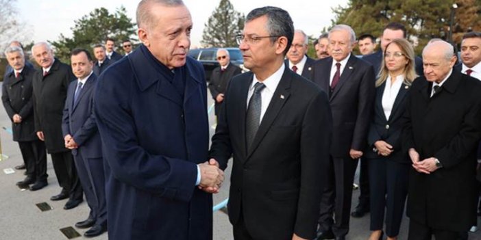 Özgür Özel ve Erdoğan Anıtkabir'de tokalaştı