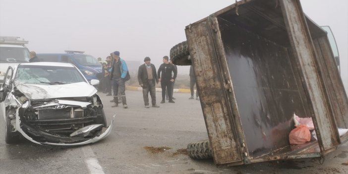 Otomobil traktör römorkuna çarptı! 7 yaralı