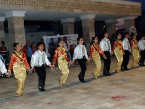 Didim’de Halk Oyunları Şöleni Beğeni Topladı