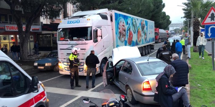 Nazilli’de kara yolu savaş alanına döndü: 3 aracın çarpıştığı kazada 1 yaralı