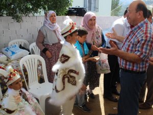 Özakcan, Hafta Sonunu Mahalle Ziyaretleriyle Geçirdi