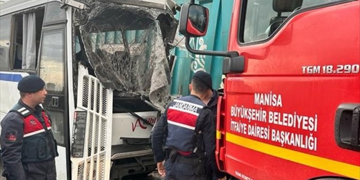 Midibüsle çöp kamyonu çarpıştı: 17 kişi yaralandı!