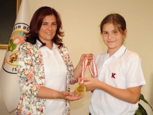 Kazandığı Madalyayı Başkan Çerçioğlu’na Hediye Etti