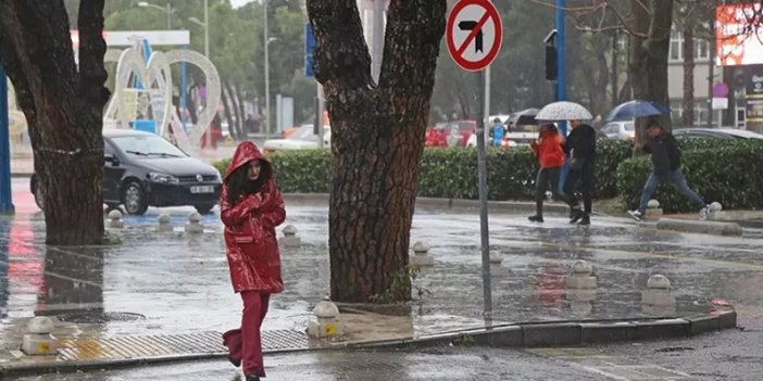 Sağanak ve fırtına Ege’yi esir aldı!