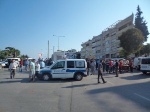 Kuşadası’nda Pazarcılar İsyan Etti, Tekstil Pazarı Açılamadı