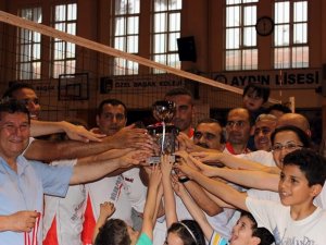 Öğretmenler Arasındaki Voleybol Turnuvası Sona Erdi