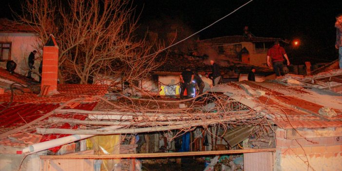 Ahşap evinde çıkan yangında yaralanan adam hastaneye kaldırıldı