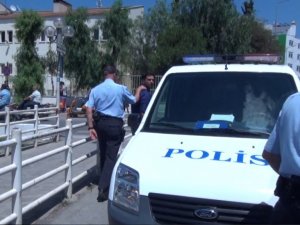 Pazarcı Esnafı Başkanlık Makamında Kendini Yakmaya Kalktı