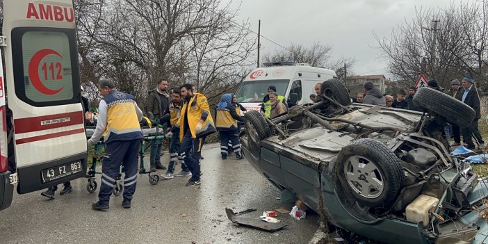 Elektrik direğine çarpan otomobildeki 5 kişi yaralandı!