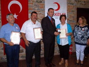 Kızılaydan Rekortmen Kan Bağışçılarına Anlamlı Ödül