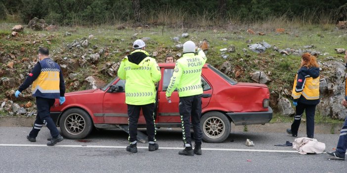 Kamyonet dehşet saçtı! Yol kenarındaki 2 kişiden 1'ini ezerek öldürdü