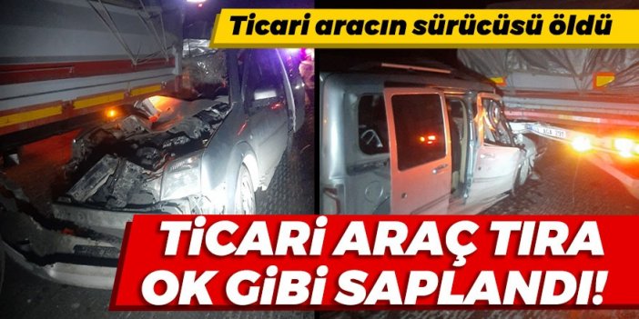 Ticari araç tıra ok gibi saplandı: 1 ölü