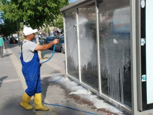 Didim’de Dolmuş Durakları Kötü Görüntüden Temizleniyor