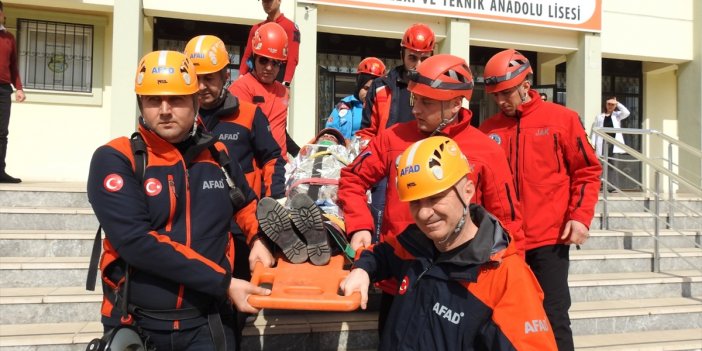 Okulda deprem tatbikatı yapıldı