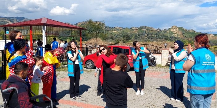 Aydın'da üniversite öğrencileri gönülleri fethetti! Engelli çocuklarla oyunlar oynadılar