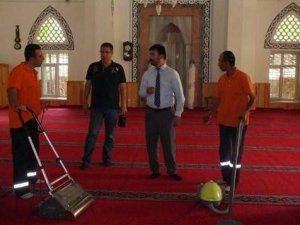 Germencik'te Camiler Son Teknolojiyle Temizleniyor
