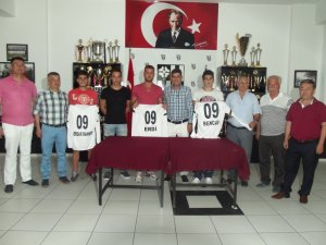 Aydınspor 1923, üç futbolcuya imza attırdı.