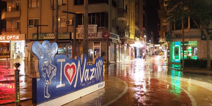 Nazilli'ye bereket yağdı! İlçede sağanak yağış etkili oldu