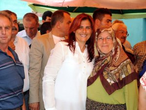 Özlem Çerçioğlu Umurlu Pazarı'nı Gezdi