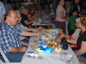 Başkan Özakçan, Pınardere Halkıyla İftar Açtı