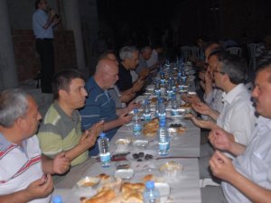 Kuşadası Müftülüğü, Davutlar’da İftar Yemeği Verdi