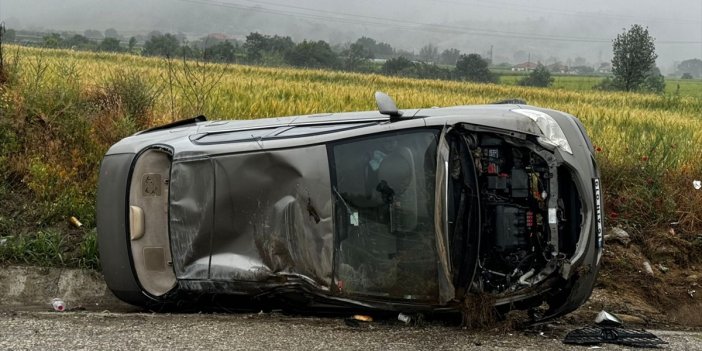 Sisli ve kaygan yolda korkutan kaza: 3 yaralı