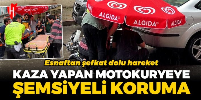 Esnaftan şefkat dolu hareket: Kaza yapan motokuryeye şemsiyeli koruma