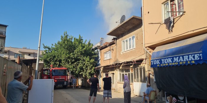 Dumanlar mahalleliyi sokağa döktü! Köşk’te ev yangını