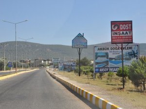 Yol Güzergahı Üzerindeki Tabelalar Sökülmeye Başlandı