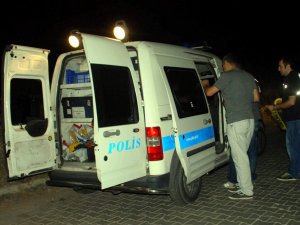 Aranan Şüpheliyi Yakalamak İsteyen Polise Saldırı: 2 Yaralı