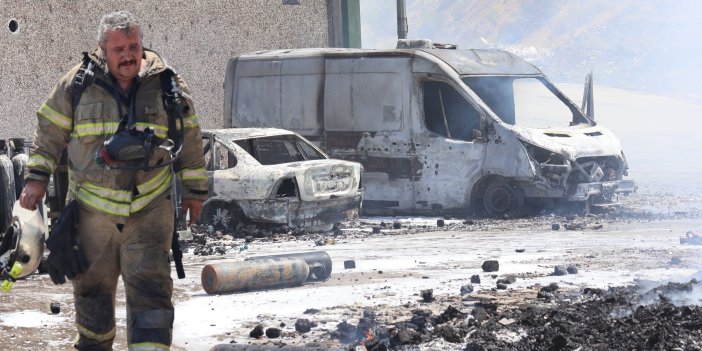 Korkunç yangının bilançosu çok ağır: 3 fabrika ve 5 araç yandı