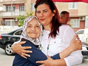 Özlem Çerçioğlu Cuma Pazarını Gezdi