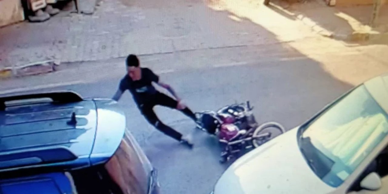 Buharkent'te motosikletten fırlayan genç metrelerce savruldu! O anlar kamerada