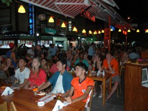 Hollandalı Turistlerin Buruk Sevinci