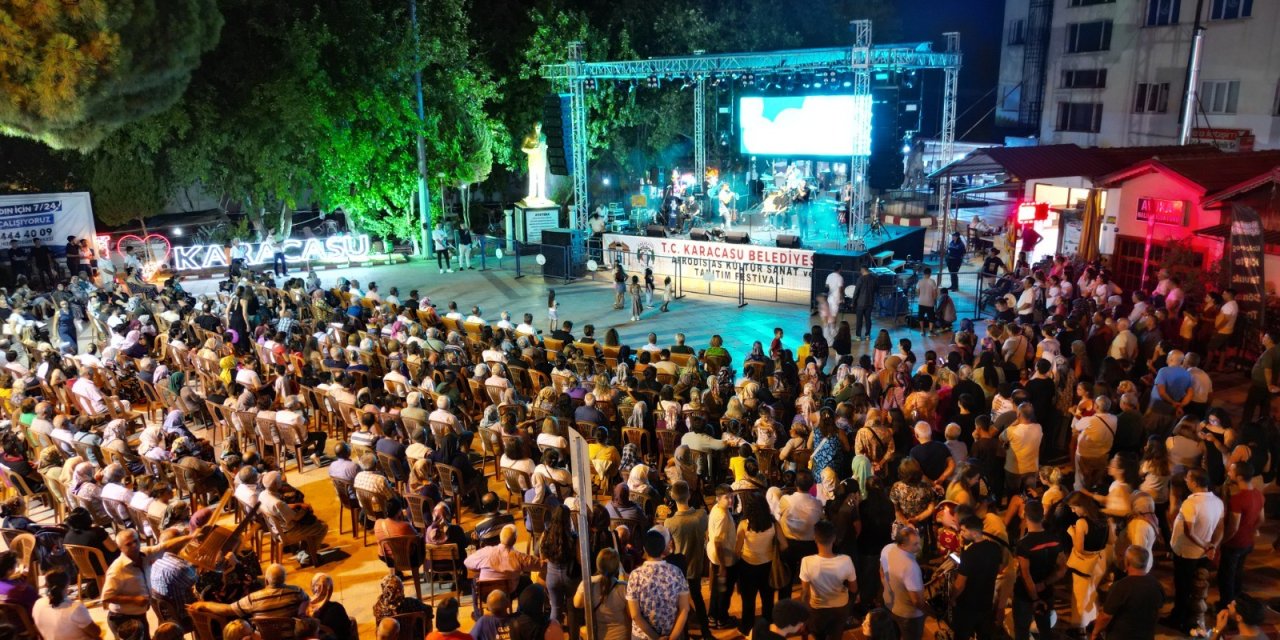 Karacasu festivalinde halk konserlerine yoğun ilgi