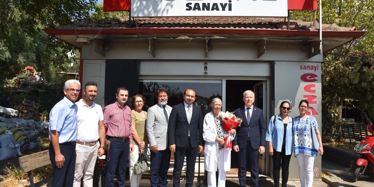 Meslekte tam 50 yılını doldurdu! İl Sağlık Müdürlüğünden duayen eczacıya vefa