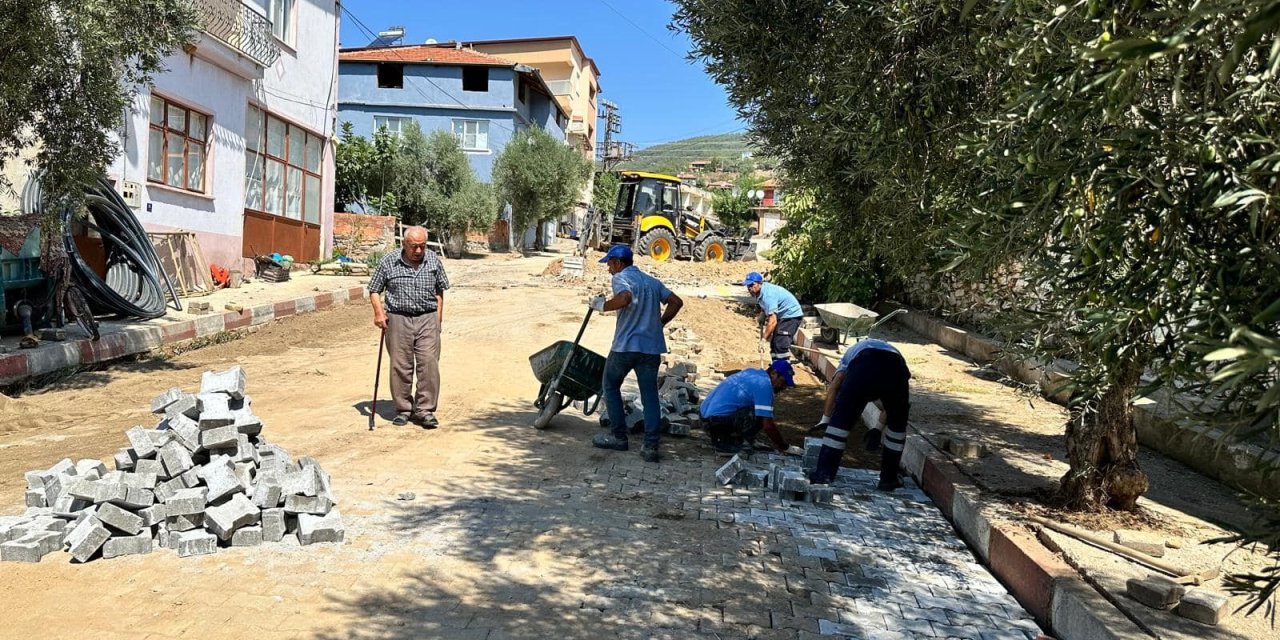 Sağanağın vurduğu Karacasu'da yaralar sarılıyor: Yol yenileme çalışmaları başladı