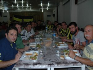 Kuşadası Fenerbahçeliler Derneği İftar Yemeği Verdi