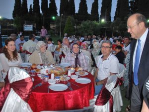 Özakcan, Kadir Gecesi'nde İftarını Şehit Aileleri ile Birlikte Açtı