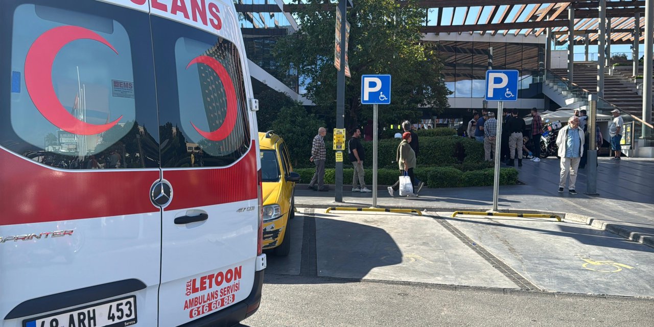 "Kızlara neden bakıyorsun" diyerek önce tartıştı sonra bıçakladı