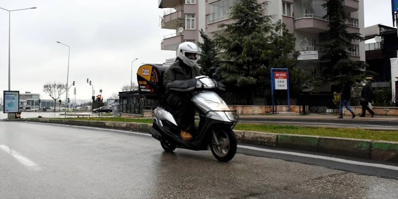 Bakan Uraloğlu açıkladı: Otobüs ve moto kuryelere düzenleme geliyor