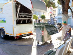 Söke’de Çöp Konteynırları Temizleniyor