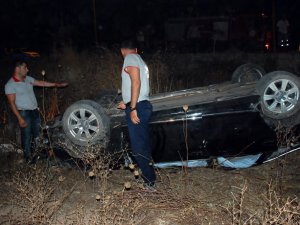 Tarlaya Uçan Araçtaki İki Kişi Yaşadıklarına İnanamadı