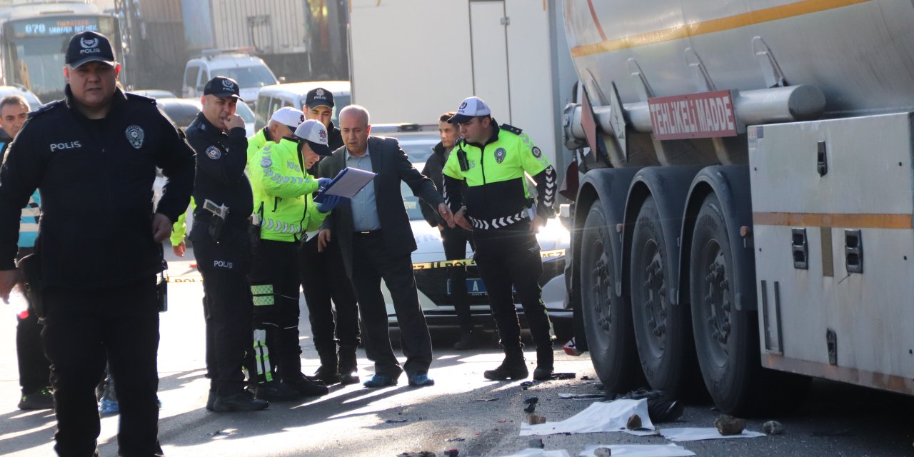 Öğrenci servisi park halindeki tıra çarptı: 1 ölü, 1 yaralı