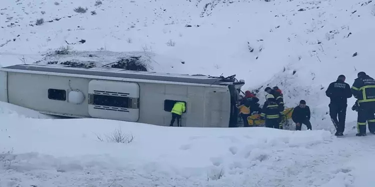 Yolcu otobüsü şarampole devrildi: Çok sayıda ekip sevk edildi