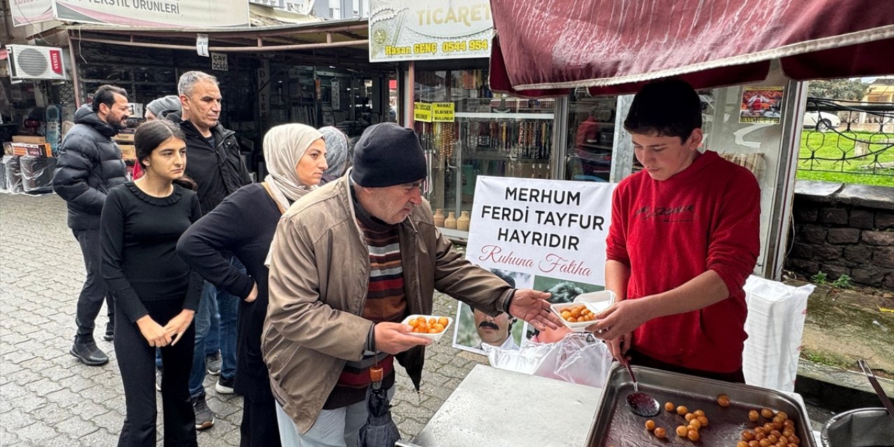 Aydın’da Ferdi Tayfur için lokma dağıtıldı: “Bir parçamız gitti”