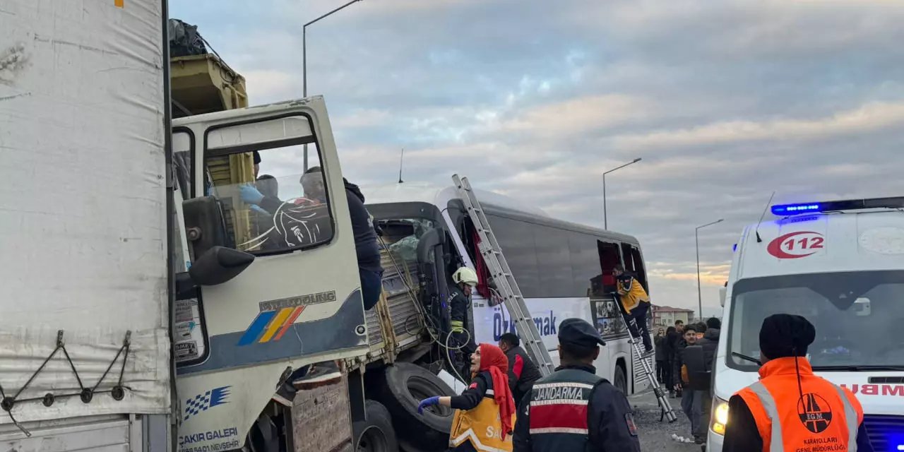 Feci kaza: Ölü ve yaralılar var